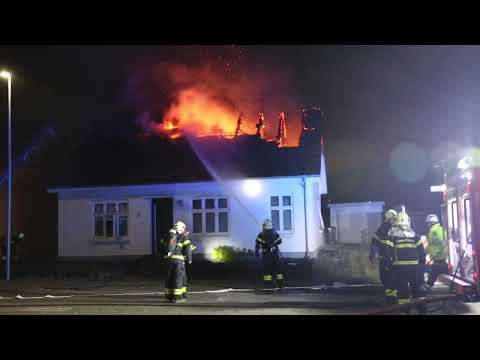 VOLDSOM BRAND I VILLA TIDLIG LØRDAG MORGEN – BRANDVÆSNET KÆMPER