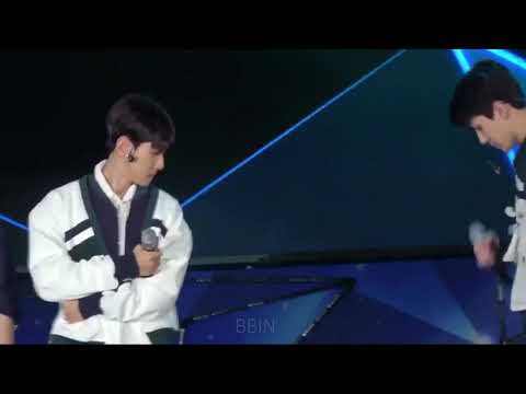 [170915] Baekhyun afraid of bugs @ Lotte Duty Free