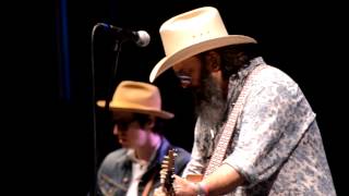 Steve Earle & The Dukes - Love's Gonna Blow My Way