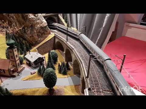 Roco ÖBB 1042 563 mit Sound und den Euronight 234 Remus