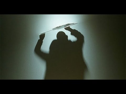 Nëse shohim hije në shtëpi, a do të thotë se na viziton shpirti i një të afërmi që ka ndërruar jetë?