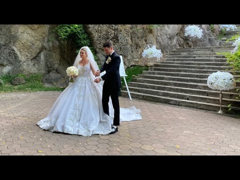 VENČANICA IZ DUBAIJA I VEO OD TRI METRA Marija Mikić na venčanju izgleda kao princeza