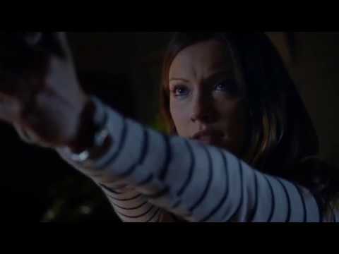 Arrow 1x04 - The Hood Tells Laurel That Peter Declan is Innocent