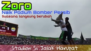 Download lagu Bobotoh Kaget..!!  Zoro maskot datang dan naik Podium Dirijen Bomber Persib, auto Bergoyang mp3