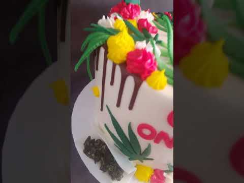 One Love Baby! Marijuana cak by ya girl! #thatmarijuana #marijuanacake #edibleweed  #kellyslayscakes