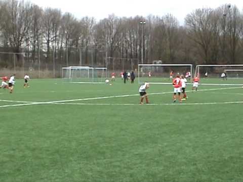 Eerste helft DOVO JO11-2 - HOOGLAND JO11-1 competitie