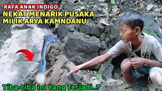 Download lagu Viral !! Anak indigo Nekat Menarik Pusaka Milik Arya Kamandanu Yang Menancap Dibatu mp3
