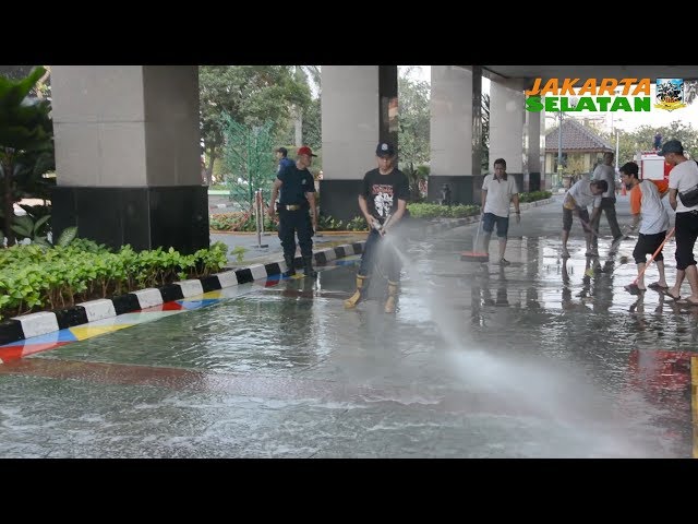 Petugas Cleaning Service, Pamdal, Teknisi, Dan Damkar Mengikuti Bersih Bersih Kantor Walikota