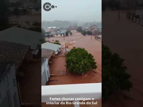 Fortes chuvas castigam o interior do Rio Grande do Sul #shorts #chuvas #temporal #noticias #rs