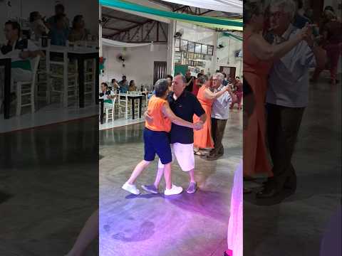 no clube do Vovô e da Vovó viva a vida aqui em São João no Paraná.Brasil #shotrs #baile #dancarinos