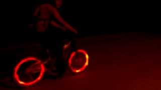 preview picture of video 'Night riding with VisLight NRL18 Bicycle Wheel Light'