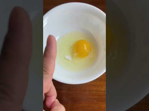 Best way to take the EGG SHELL/ SHARD out! #egg #eggshell #eggshellout #eggshardout #quickfix