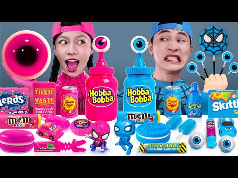 Desafío De Comida Rosa Vs Azul | ASMR MUKBANG De Dulces Rosa Vs Azul Spiderman
