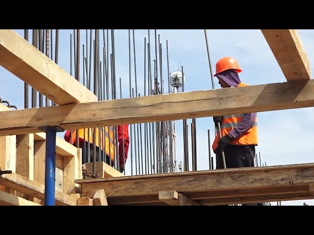 Спрос на рабочих в строительной отрасли за год вырос в 2,5 раза