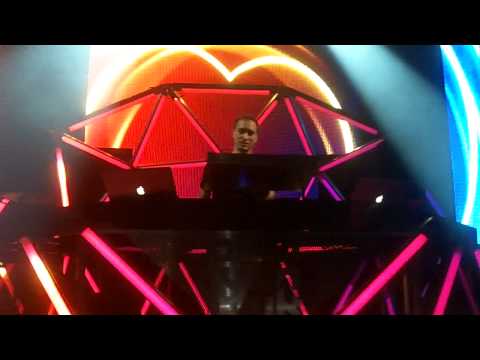 Paul van Dyk - ENCORE 1 @ Palladium 6/11/11 - Music Rescues Me ?