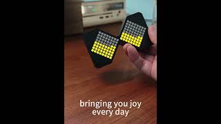 Things on my desk that just make sense: An hourglass you can control. 🤯