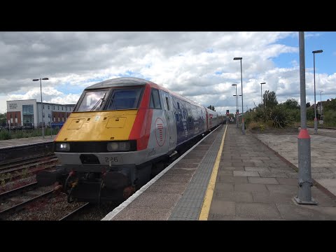(4K) TFW Loco Hauled DVT 82226 + MK4 Set + DB 67013 at Hereford and Cardiff Central. 27.06.22