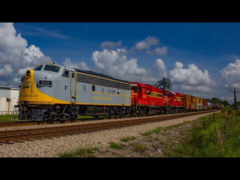 Grand finale for the Clinchfield 800 in Florida. First time leading a freight train in decades, Z915