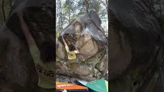 Video thumbnail de Jeu du toit, 7a. Fontainebleau