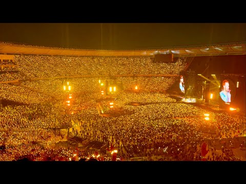 Coldplay - Yellow (Live at Narendra Modi Stadium, Ahmedabad 2025) in 4K.