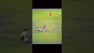 Download lagu Maradona: A Dribble Masterpiece Followed by a Perfect Assist! mp3