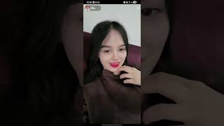 Download lagu Mia live tiktok shows off her breasts mp3