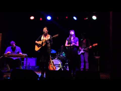 Erin Rae & The Meanwhiles performing 
