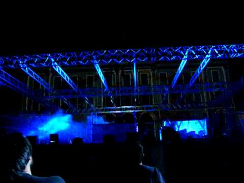 Kode9 plays Burial - In McDonalds