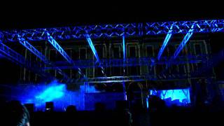 Kode9 plays Burial - In McDonalds