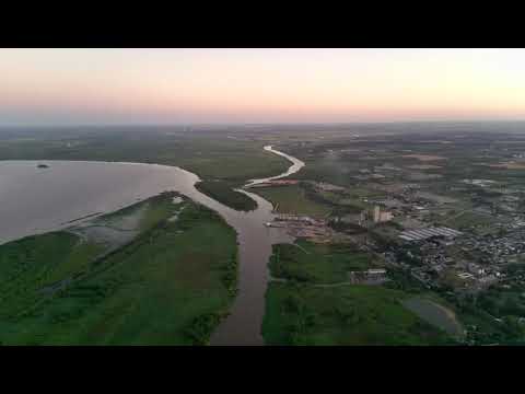 Vista aérea del atardecer en San Pedro, Bs As, Río Parana. Con Drone