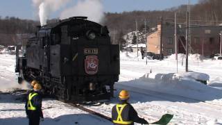 preview picture of video 'ＳＬ冬の湿原号 摩周駅 2010  Steam locomotive  Kushiro City, Hokkaido'
