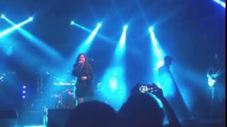 Vibha Saraf singing for Instant Karma 'Baahon Mei Chale Aao' Hyderabad 2017