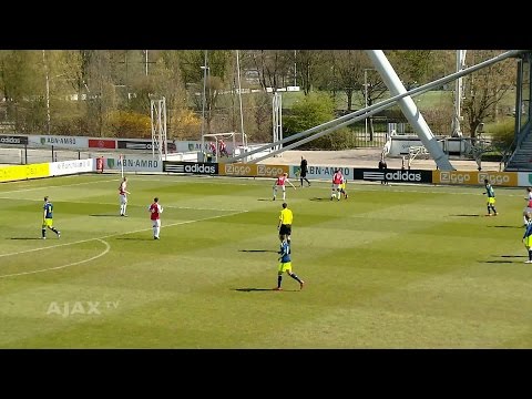 Ajax B2 blijft aan kop, B1 vecht voor titel