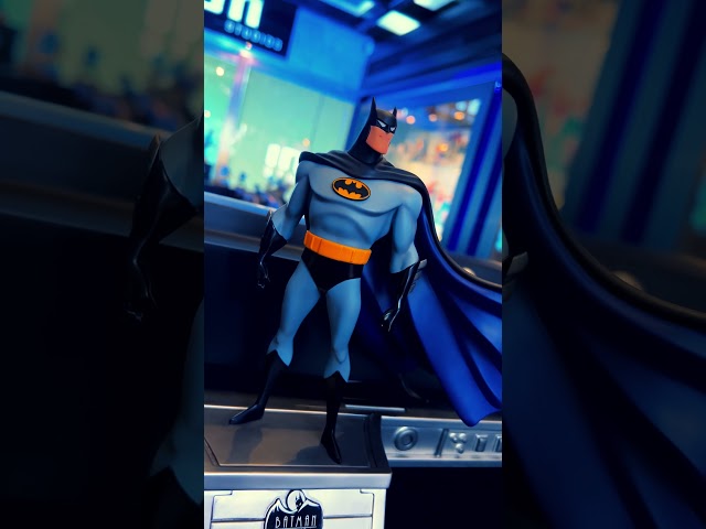 Vídeo relacionado con Iron Studio Batman Animado - Batman y Batmobile - Estatuilla ArtScale Deluxe 1/10