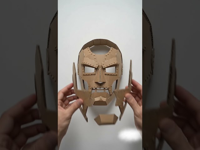 Vídeo relacionado con Dmitri Medwedew (Glum) Mascaras de Personajes Famosos, Caras de Carton