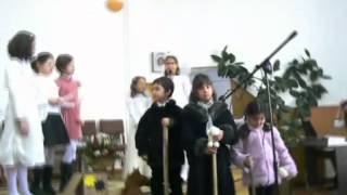 preview picture of video 'Program copii Nasterea Domnului Isus - 28 decembrie 2013 Comunitatea Pucioasa'