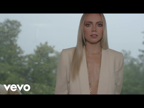 Danielle Bradbery - Break My Heart Again (Performance)