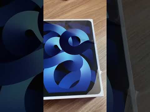 Apple ilumina Battersea con árboles de Navidad diseñados en iPad