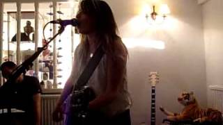 &#39;Funnyman&#39; - KT Tunstall live at Inver Cottage, Loch Fyne 19th June 2010