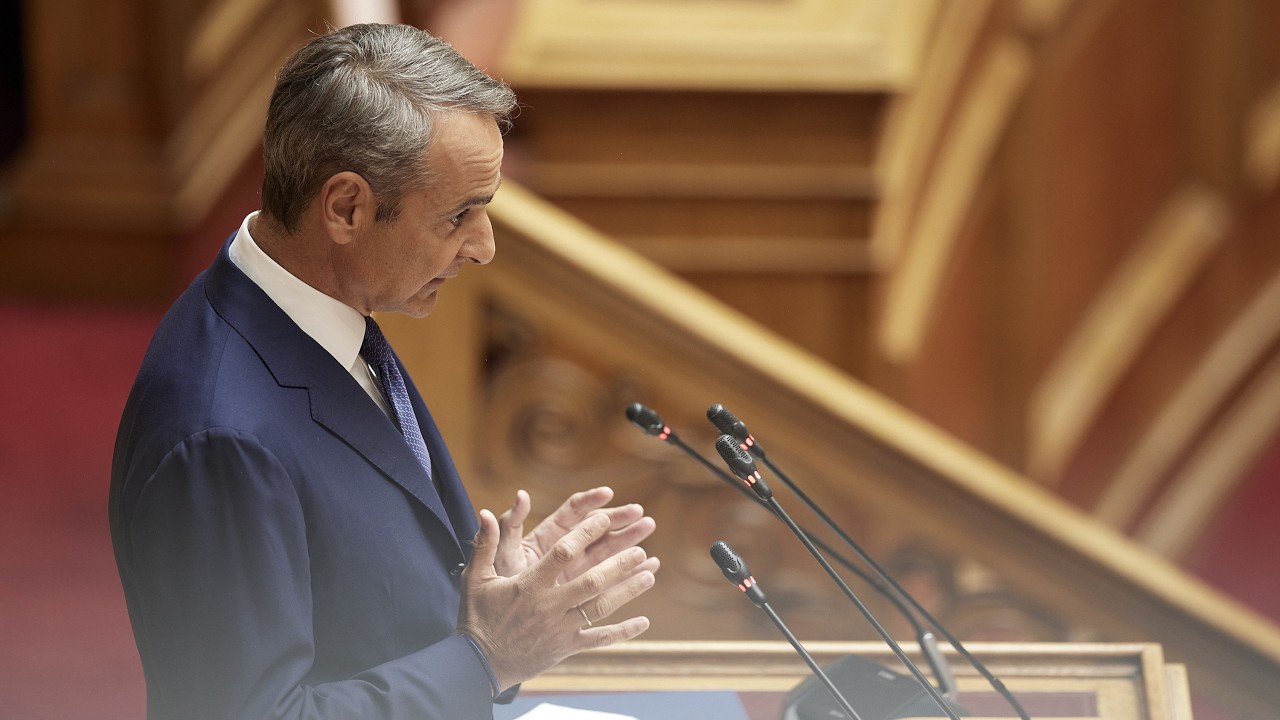 Live-Μητσοτάκης: Στόχος μας η χώρα να αποκτήσει Σύνταγμα που θα συμβαδίζει με την εποχή  - Τυφλό «όχι» από την αντιπολίτευση