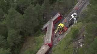 preview picture of video 'Flug über die Unfallstelle der Rhätischen Bahn bei Tiefencastel (GR)'