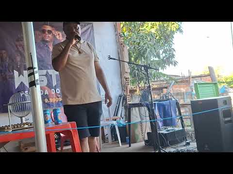 Cantor Dovercino Silva em uma apresentação em Santa Rita do Araguaia Goiás. 