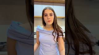 Ela comeu a borboleta de papel