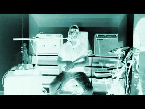 "These sounds fall into my mind" The Bomb - The Bucketheads (Cover by FAT TOMMY) LIVE LOOPING