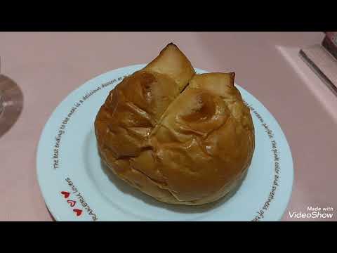 【ラケル】モッツァレラチーズのオムレツとチキンソテー、ラケルパン