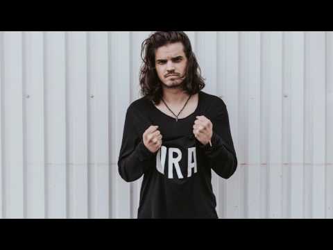 12. VLAD FLUERARU - FLOWERARU (SKIT)