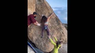 Video thumbnail de Scrambled Legs, V5. Joshua Tree