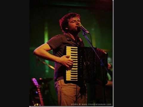 Maraveyas Ilegal-Δύο γυναίκες