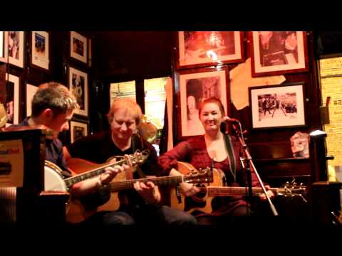 I Tell Me Ma (Belle of Belfast) - Clare Peelo and Dave Brown - The Temple Bar Pub, Dublin Ireland