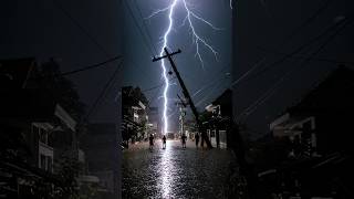 Download lagu VIRAL! Simulasi AI Perlihatkan Tiang Listrik Disambar Petir Saat Banjir #shorts mp3 Download lagu VIRAL! Simulasi AI Perlihatkan Tiang Listrik Disambar Petir Saat Banjir #shorts mp3